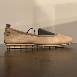 BORN Cream Leather Slip On Loafers D86717 Women's Size 6M